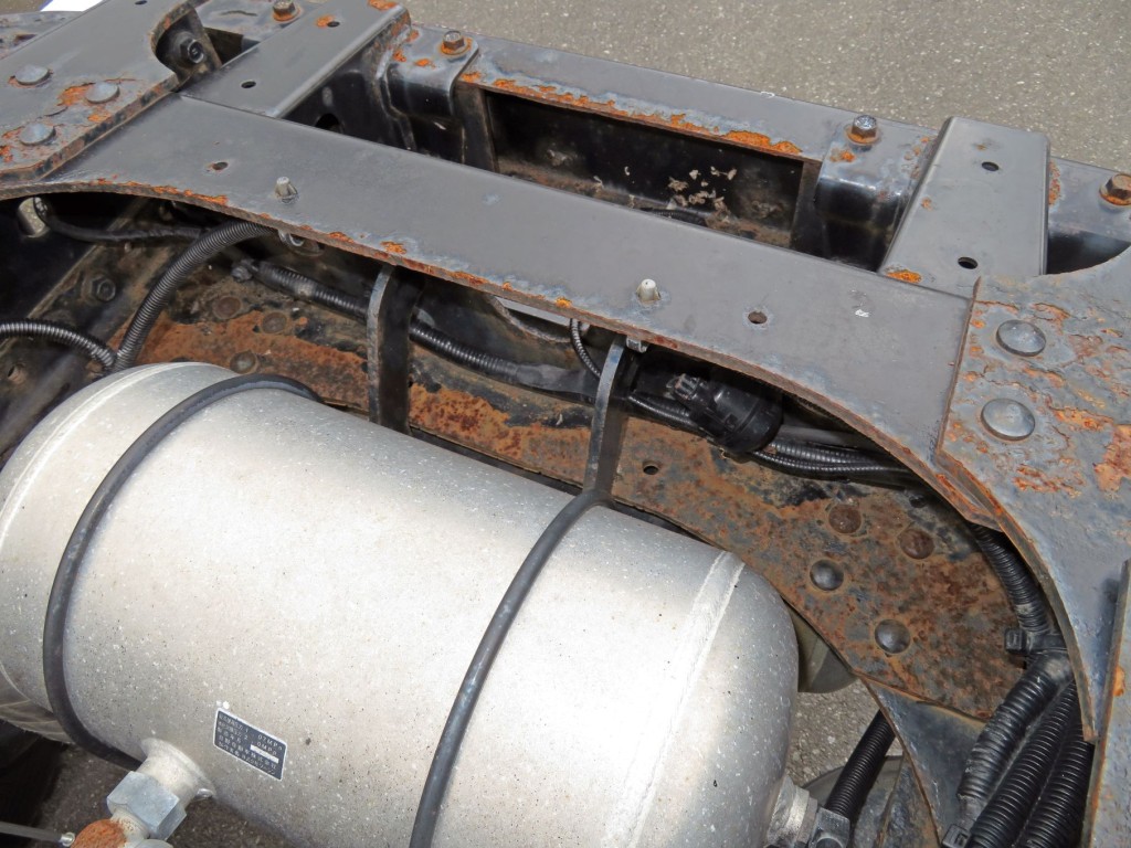 クロスメンバー内側にサビがあります。|日野 プロフィア QPG-SS1EKDGの写真22