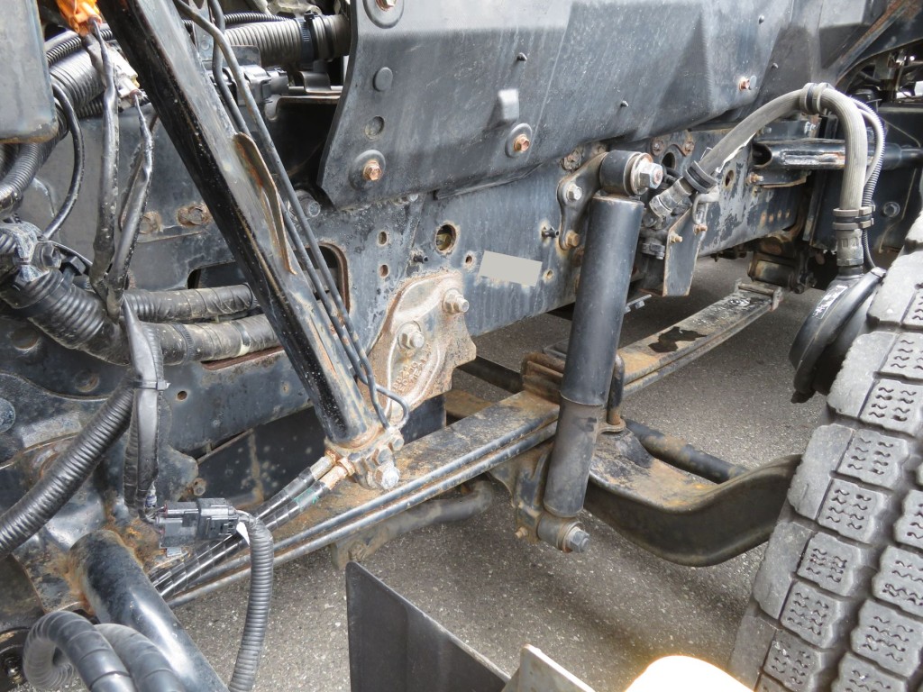 シャーシ前側(キャブ下付近)の状態です。|日野 プロフィア QPG-SS1EKDGの写真38