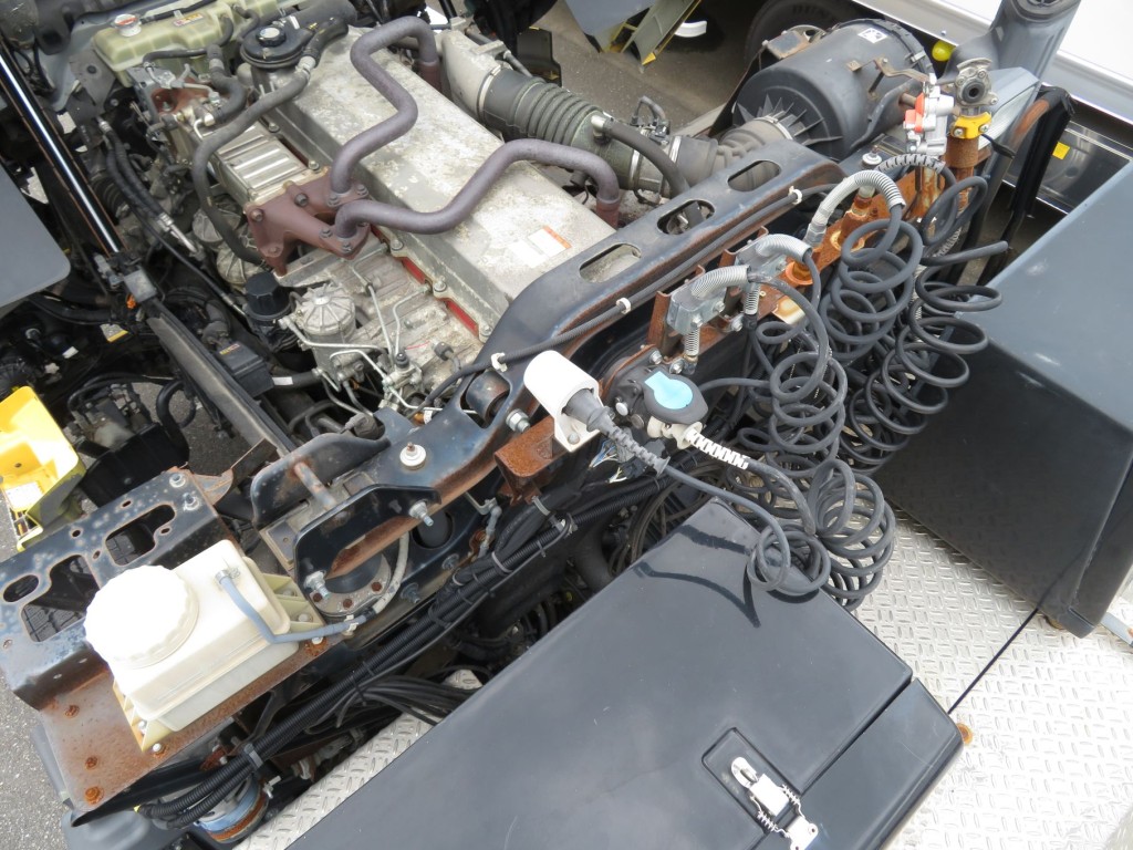接続コネクター収納部周辺にサビがあります。|日野 プロフィア QPG-SS1EKDGの写真39
