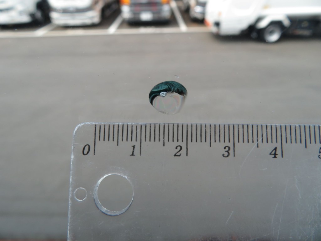 フロントガラス運転席側に飛び石跡があります。|いすゞ ギガ 2KG-EXD52CDの写真12