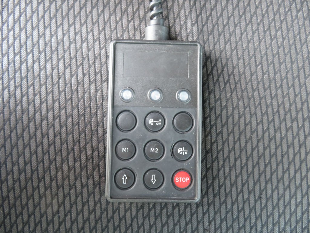 エアサスのコントローラーです。|いすゞ ギガ 2KG-EXD52CDの写真24