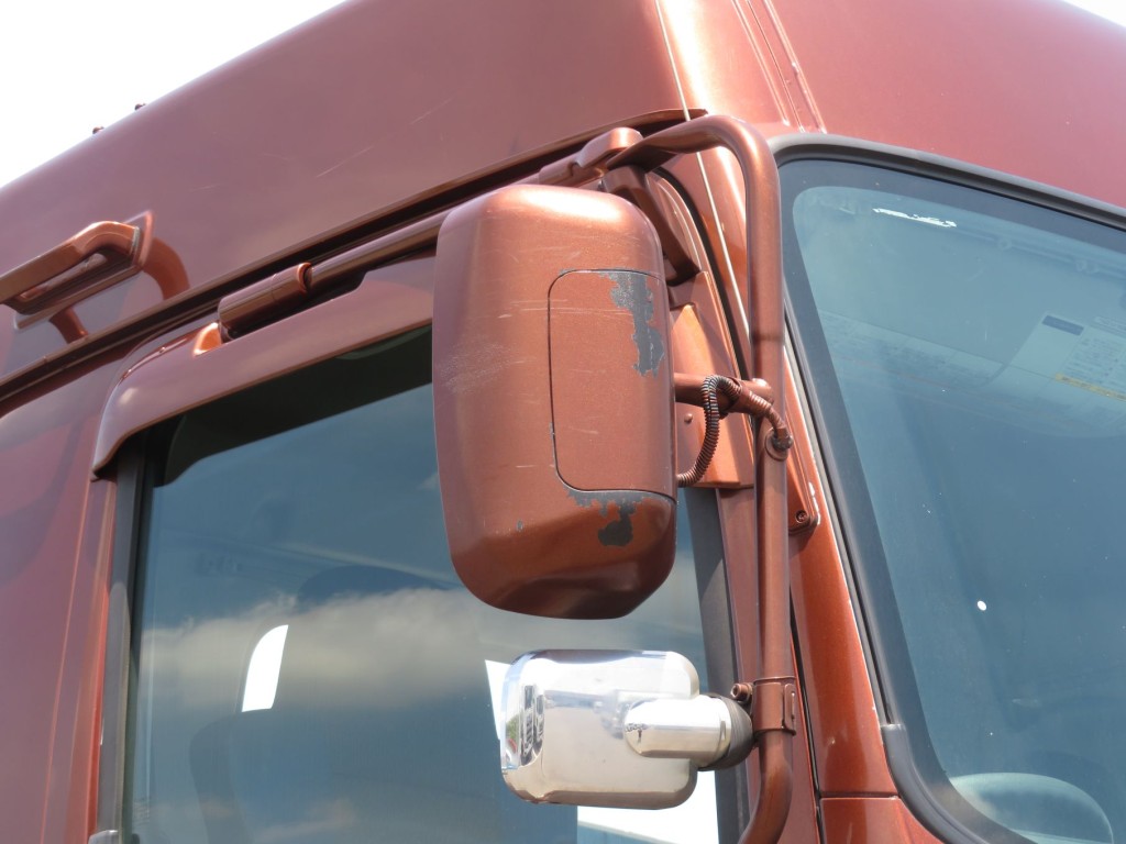 運転席側サイドミラーカバーにキズ・塗装剥がれ箇所があります。|いすゞ ギガ 2KG-EXD52CDの写真32