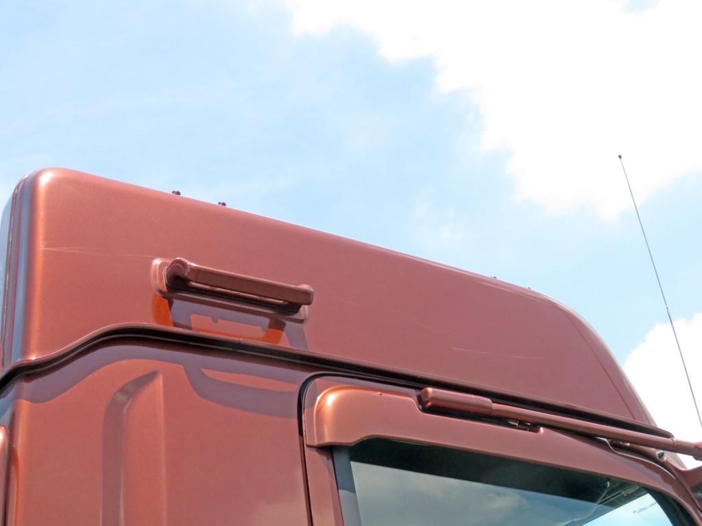 ルーフの運転席側側面にキズがあります。|いすゞ ギガ 2KG-EXD52CDの写真33