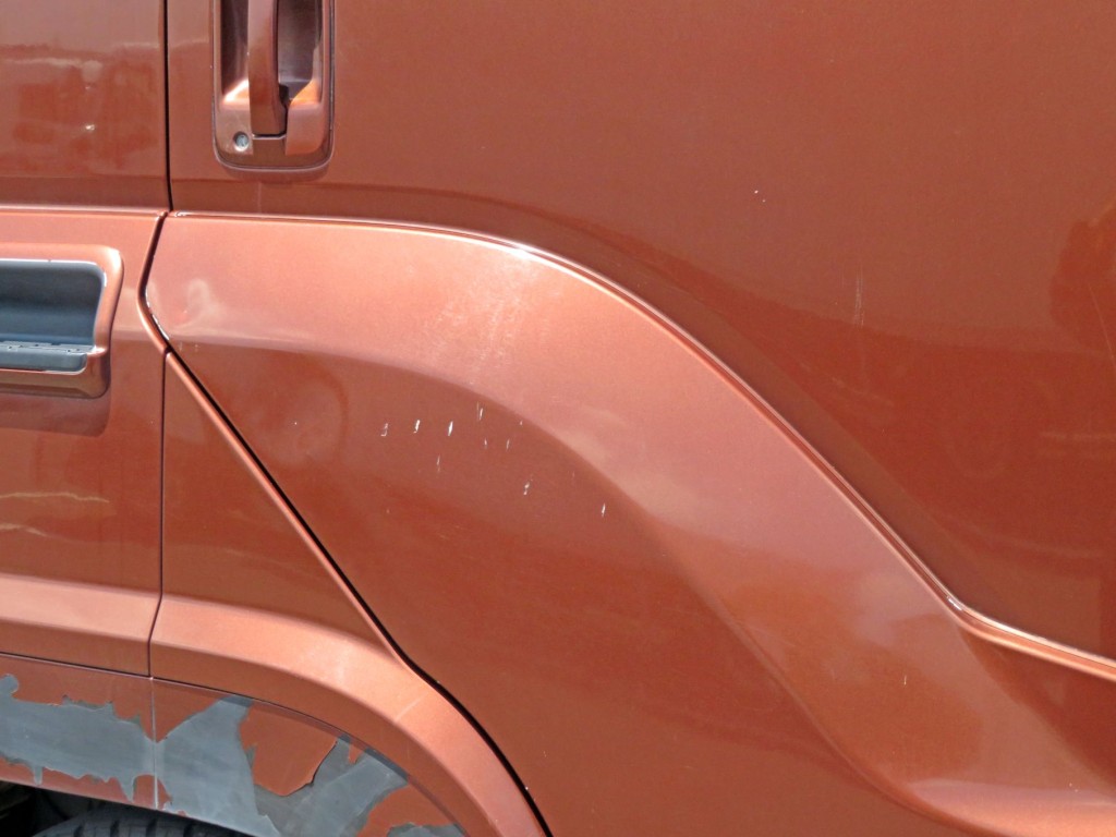 運転席ドアフェンダーに細かいキズがあります。|いすゞ ギガ 2KG-EXD52CDの写真34