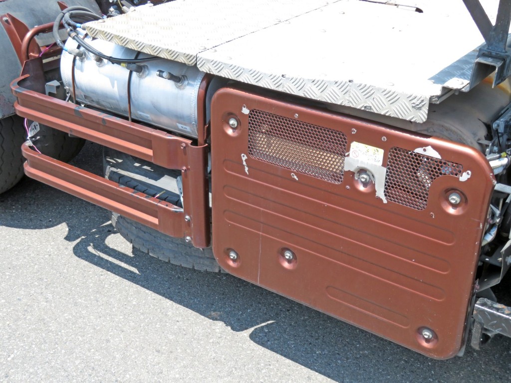 運転席側マフラーカバー及びサイドバンパーに塗装剥がれ箇所があります。|いすゞ ギガ 2KG-EXD52CDの写真39