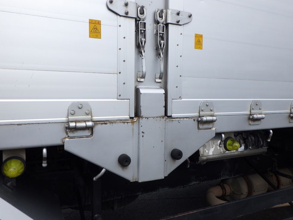 運転席側中柱にサビがあります。|三菱 スーパーグレート LKG-FV50VZの写真31