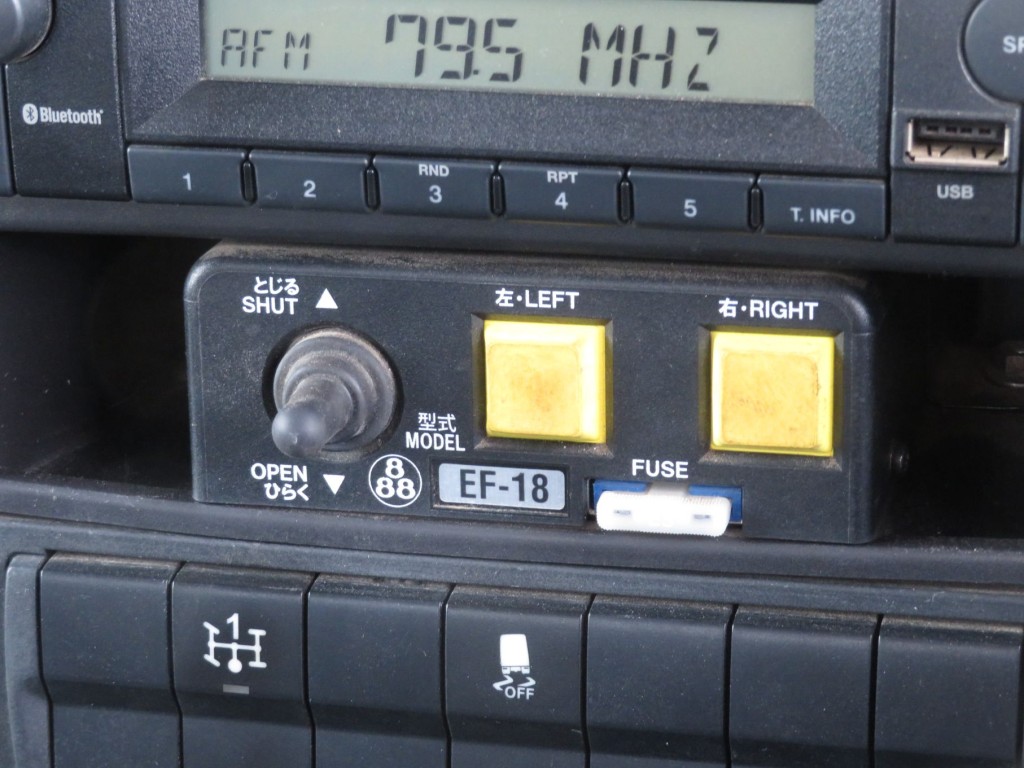 コボレーンの操作スイッチです。|三菱 ファイター 2KG-FK72F(2WD)の写真22