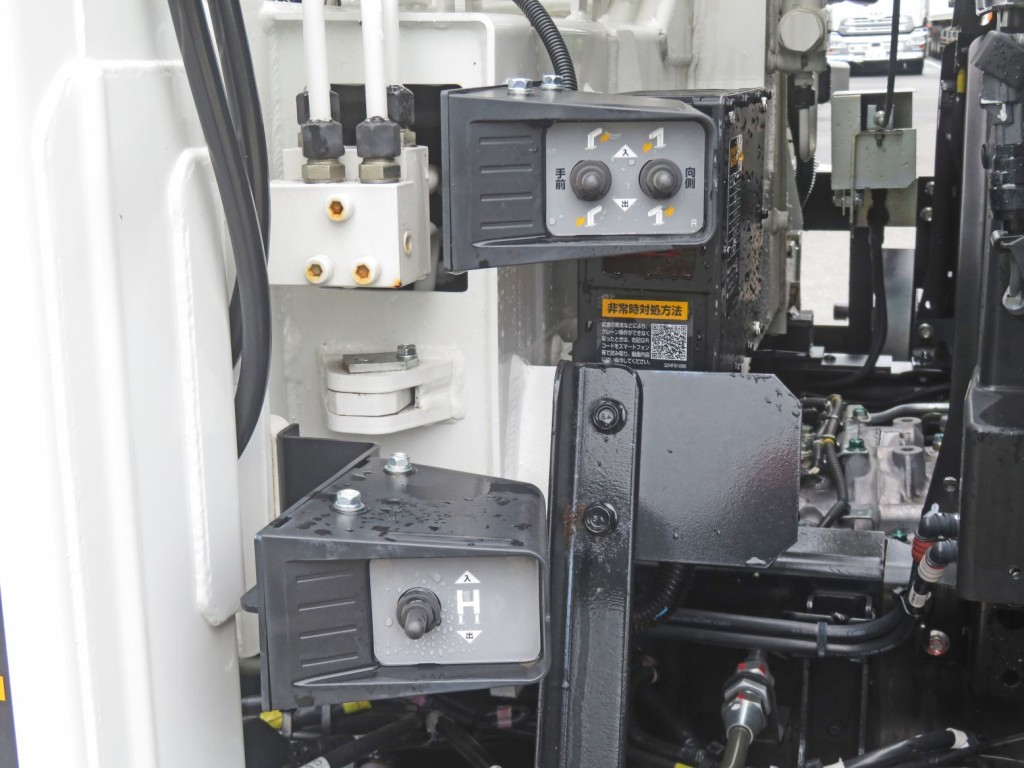 上物操作スイッチです。|日野 レンジャー 2KG-FE2ACAの写真12