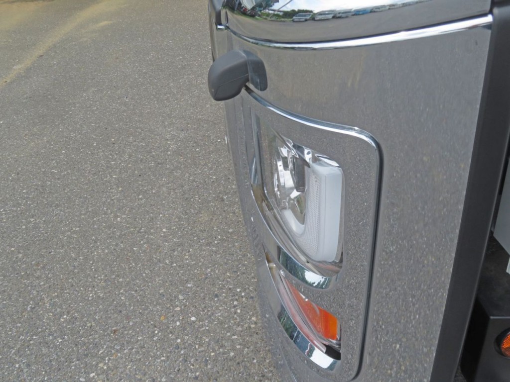 ヘッドライトウォッシャー付きです。|いすゞ ギガ 2PG-CYJ77Dの写真12