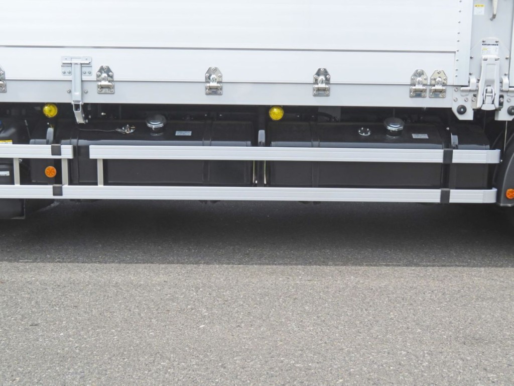 燃料タンクは300Lが2つ付いています。|いすゞ ギガ 2PG-CYJ77Dの写真20