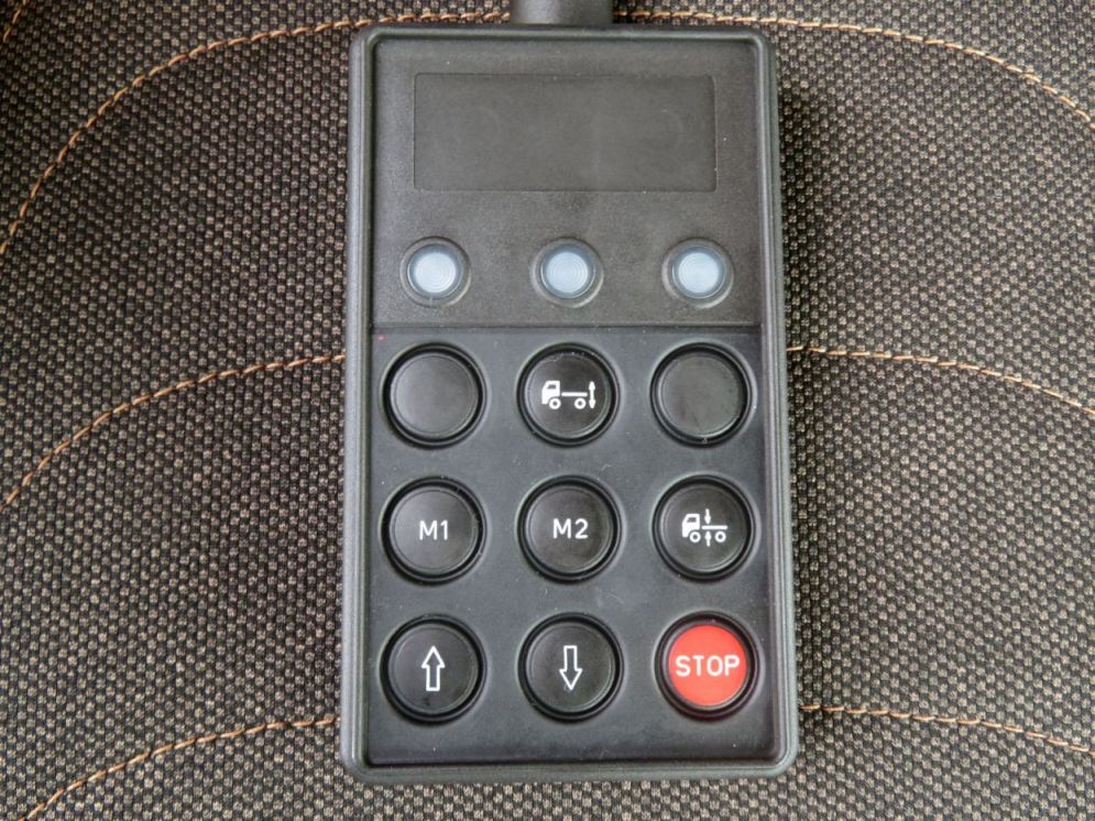 エアサスのコントローラーです。|いすゞ ギガ 2PG-CYJ77Dの写真22