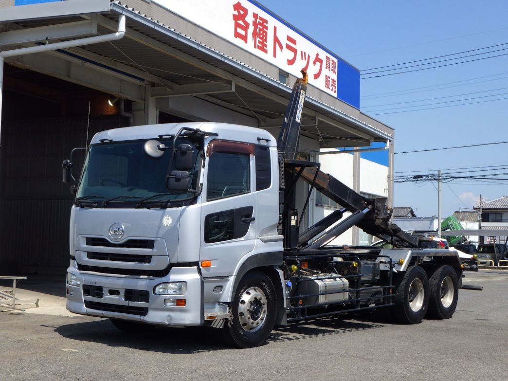 UDトラックス クオン LDG-CW5YL(6x4)の写真1