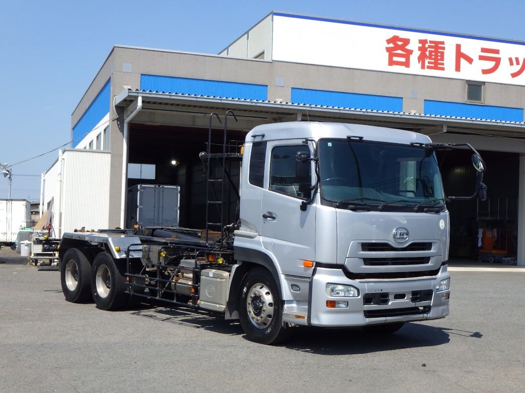 UDトラックス クオン LDG-CW5YL(6x4)の写真2