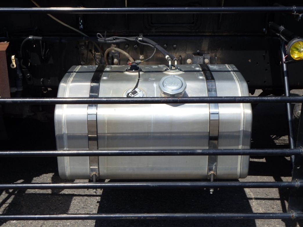 燃料タンクは200Lです。|UDトラックス クオン LDG-CW5YL(6x4)の写真16