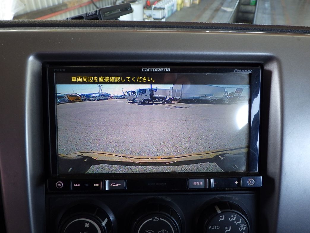 ナビ一体型バックモニター付きです。|UDトラックス クオン LDG-CW5YL(6x4)の写真17