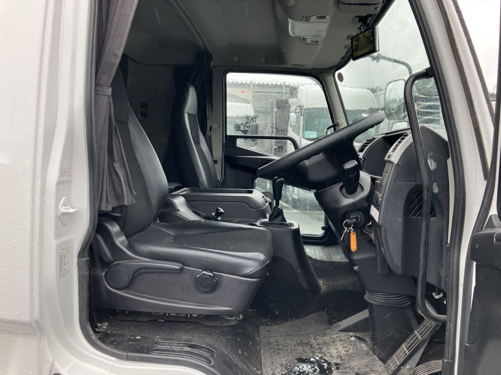 三菱 ファイター 2KG-FK62F(2WD)の写真8