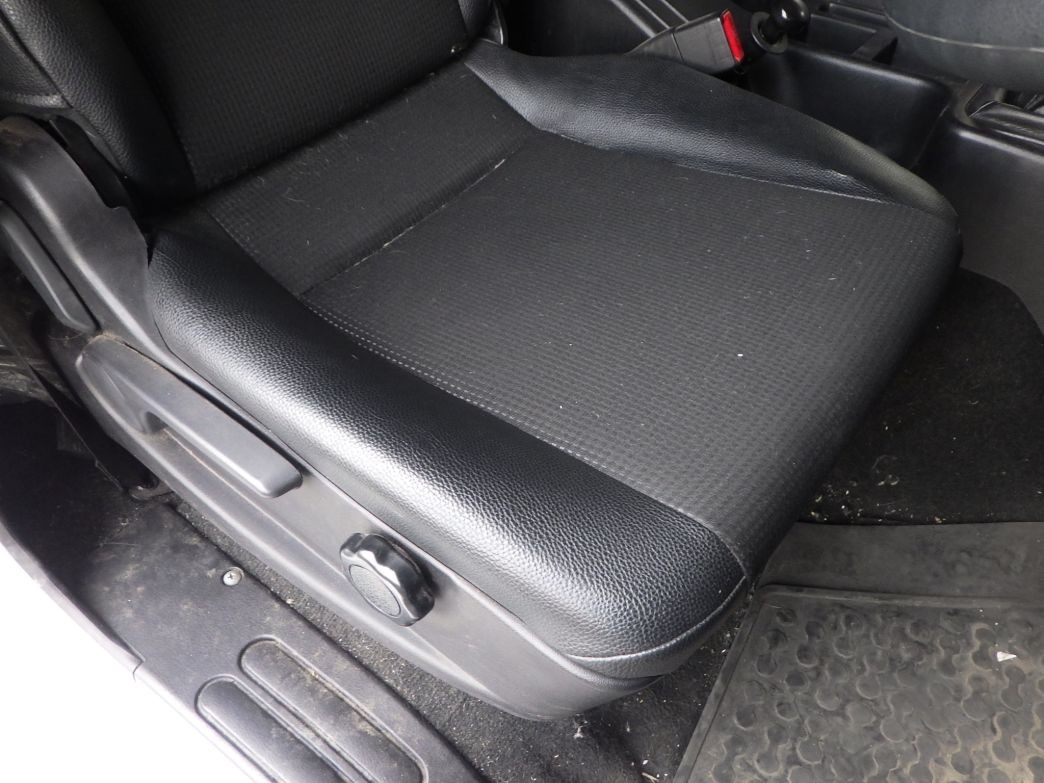 運転席座面にヘタリがあります。|三菱 ファイター 2KG-FK62F(2WD)の写真28