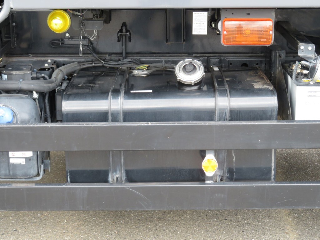 燃料タンクは150Lです。|いすゞ フォワード 2RG-FTR90U2の写真25