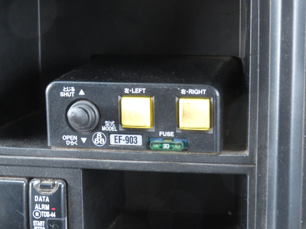 コボレーンの操作スイッチです。|いすゞ フォワード 2RG-FTR90U2の写真26