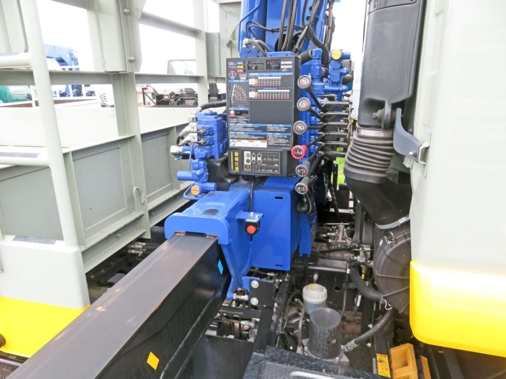 アウトリガーは差し違い式です。|いすゞ フォワード 2RG-FSR90S2の写真12