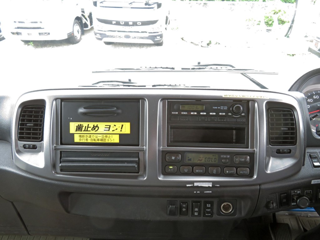 インパネ周りの状態です。|日野 レンジャー TKG-FD9JEAA(2WD)の写真29
