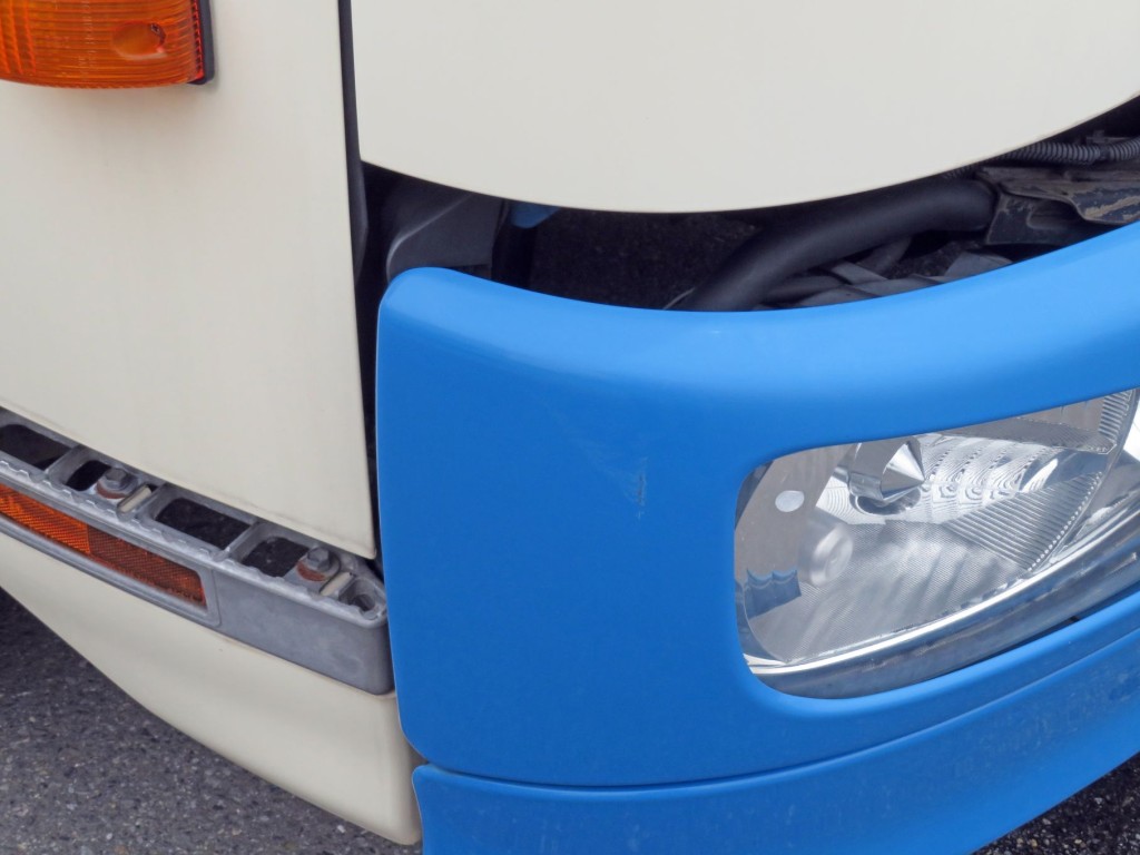 フロントバンパー運転席側にキズがあります。|日野 レンジャー TKG-FD9JEAA(2WD)の写真32
