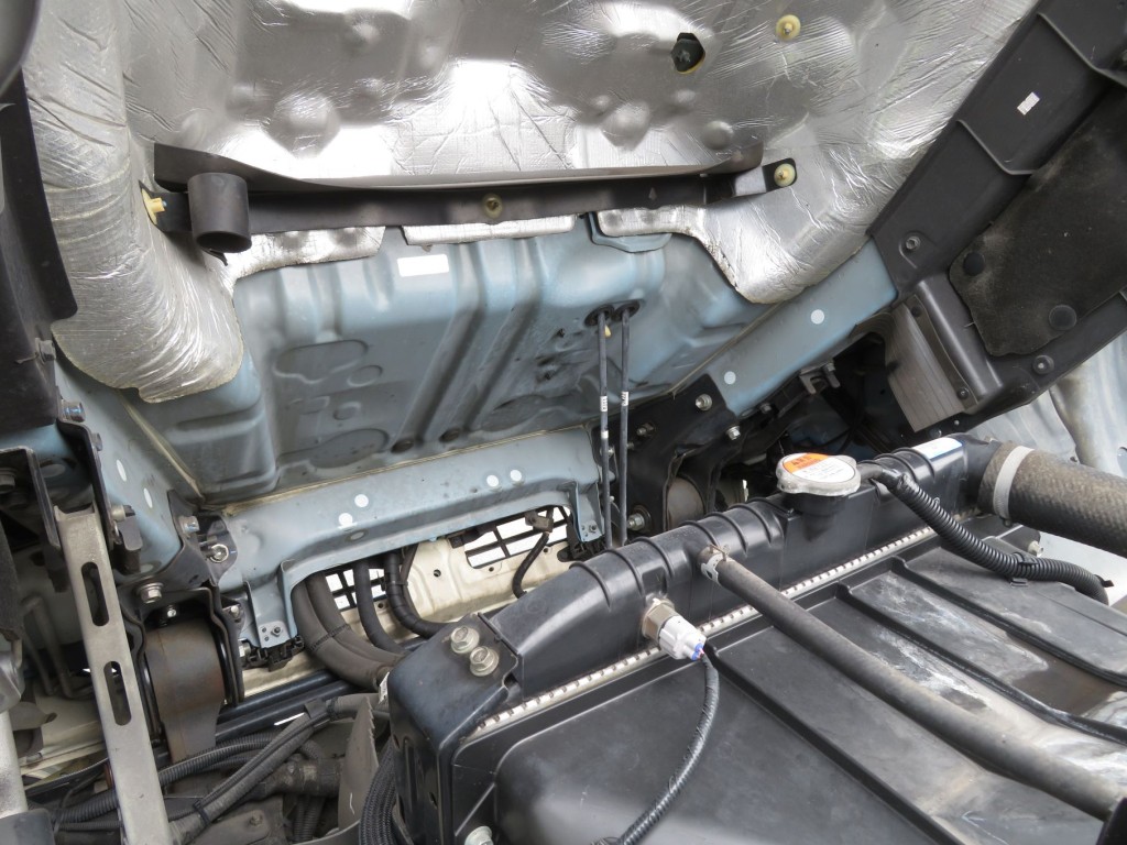 キャブ下面の状態です。|日野 レンジャー TKG-FD9JEAA(2WD)の写真34