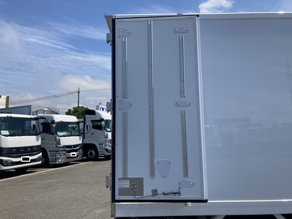観音ドア裏の状態です。|三菱 キャンター 2RG-FBAV0(4WD)の写真24