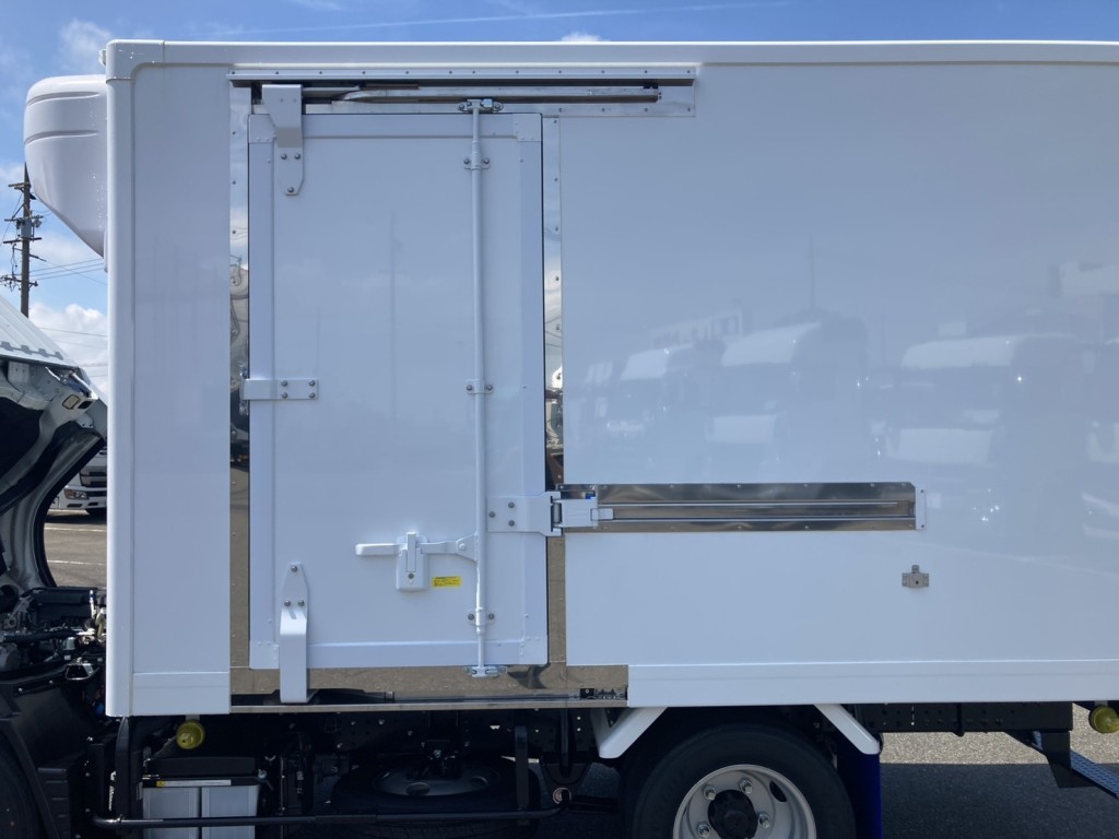 Sドアを閉めた状態です。|三菱 キャンター 2RG-FBAV0(4WD)の写真26