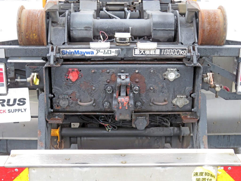 コネクター接続部です。（周辺にサビがあります）|いすゞ ギガ 2DG-CYZ52CMQの写真12