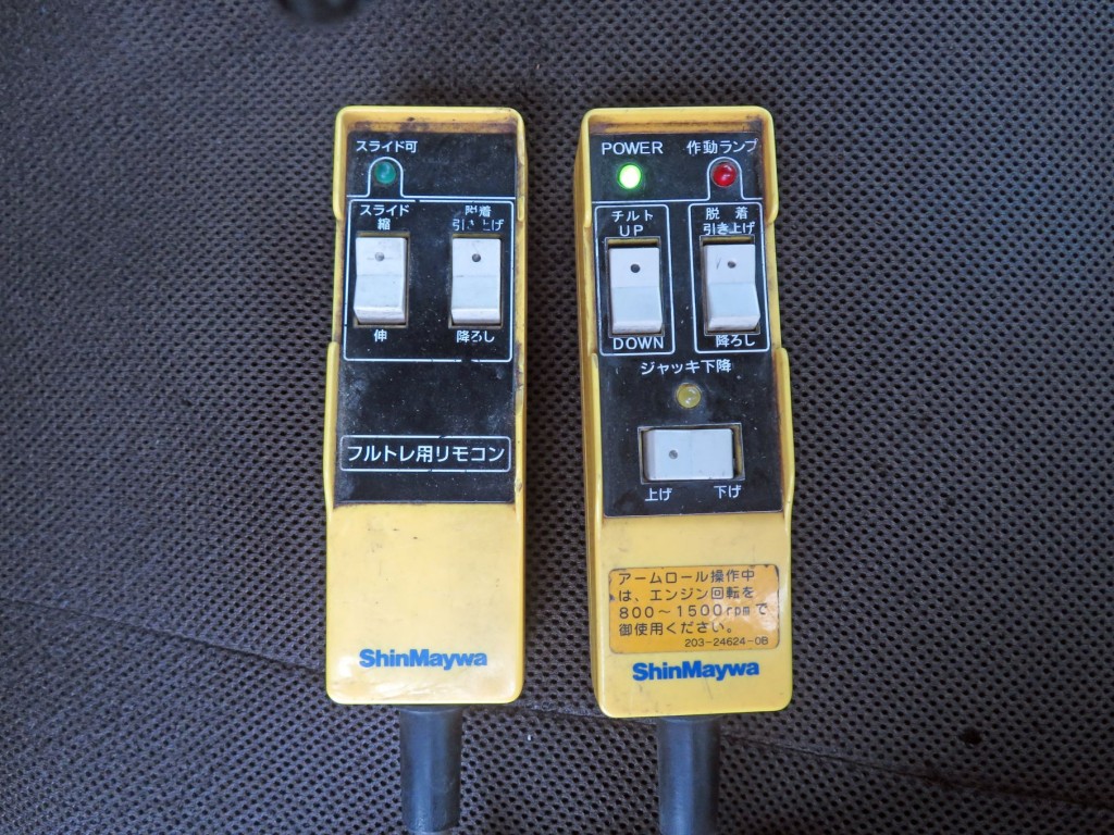 上物の操作リモコンです。|いすゞ ギガ 2DG-CYZ52CMQの写真23
