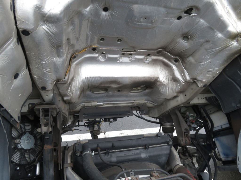 キャブ下面の状態です。|いすゞ ギガ 2DG-CYZ52CMQの写真36
