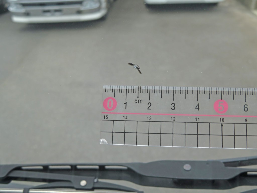 フロントガラスに飛び石があります。|いすゞ ギガ 2PG-CYJ77Cの写真29