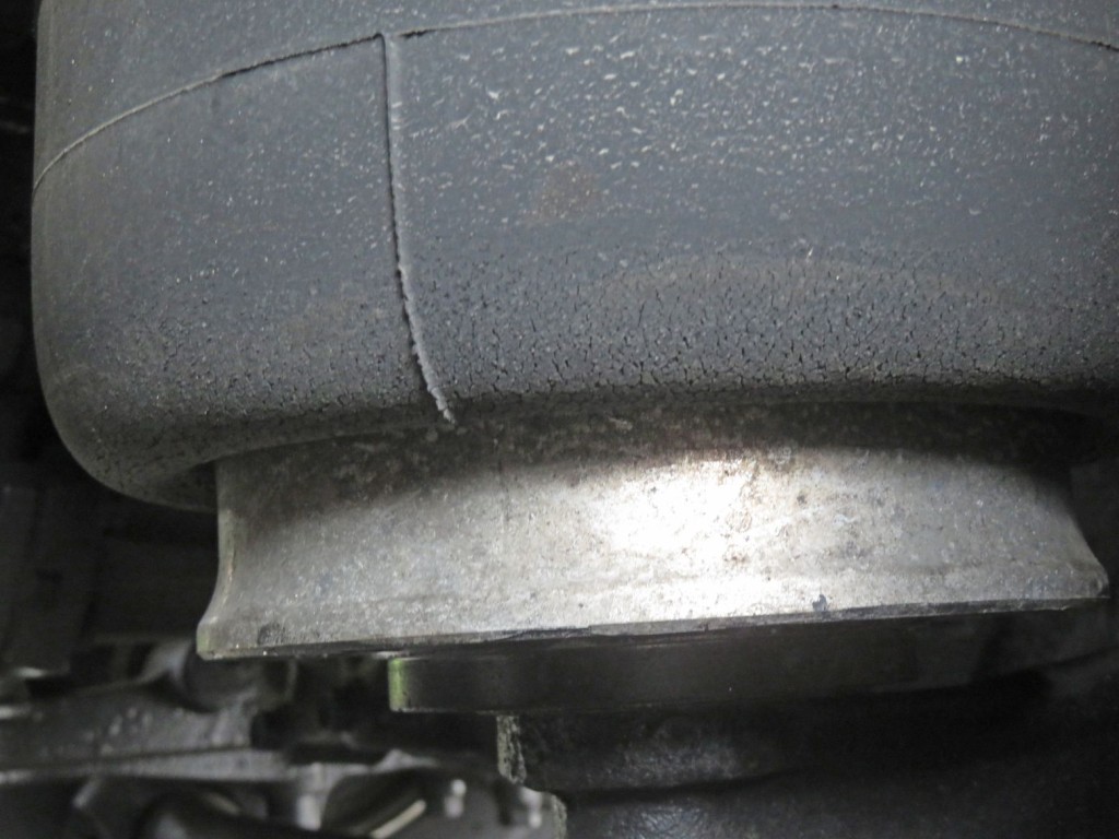 ベローズにひび割れがあります。|いすゞ ギガ 2PG-CYJ77Cの写真37