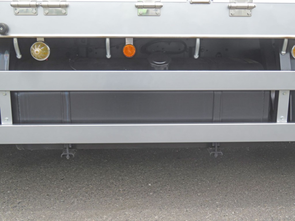 燃料タンクは300Lです。|いすゞ ギガ 2PG-CYJ77Cの写真39