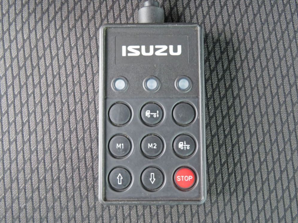 エアサスのコントローラーです。|いすゞ ギガ 2PG-CYJ77Cの写真41
