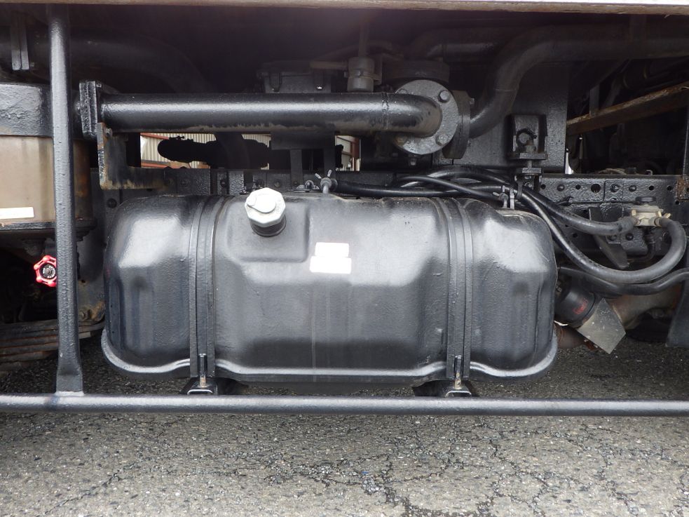 燃料タンクは63Lです。|いすゞ エルフ TPG-NKR85AN(2WD)の写真15