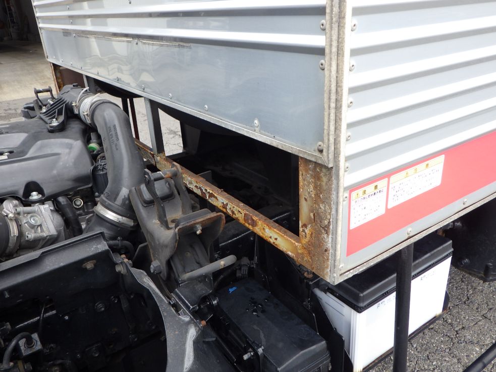 ボディー前方にサビがあります。|いすゞ エルフ TPG-NKR85AN(2WD)の写真26
