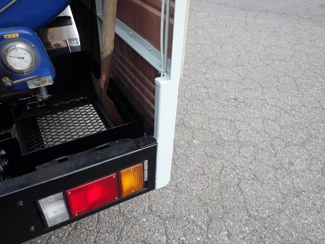 ボディー後方に塗装跡があります。|いすゞ エルフ TPG-NKR85AN(2WD)の写真28
