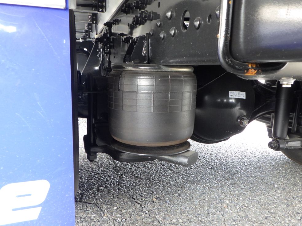 エアサスです。|三菱 ファイター 2KG-FK65F(2WD)の写真5