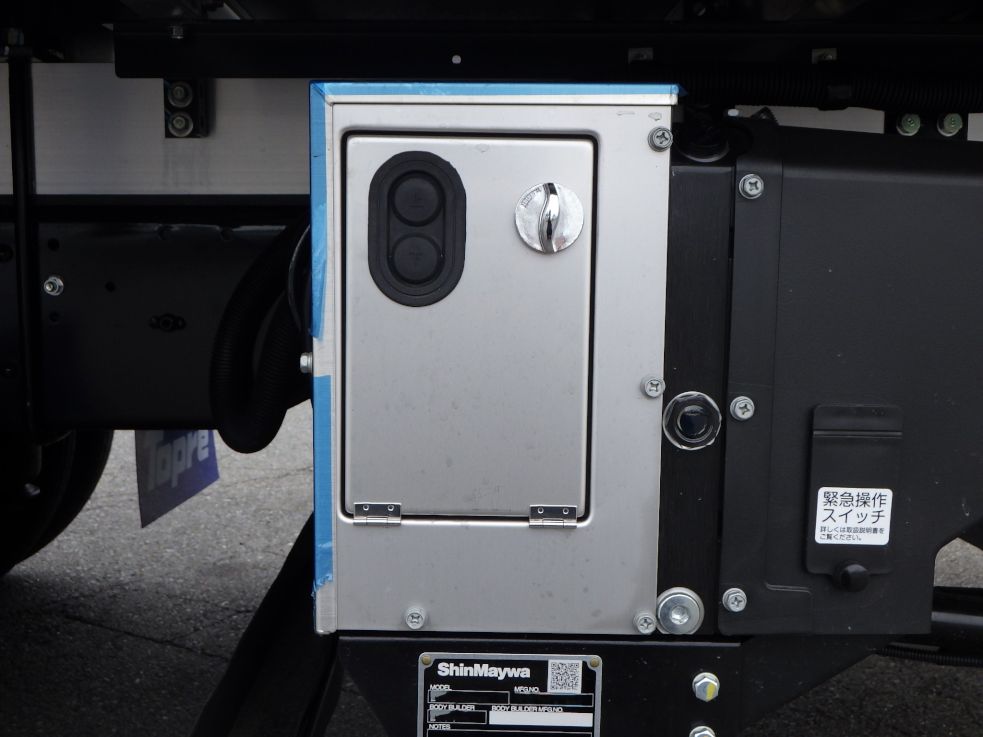 ゲートの操作スイッチです。|三菱 ファイター 2KG-FK65F(2WD)の写真16