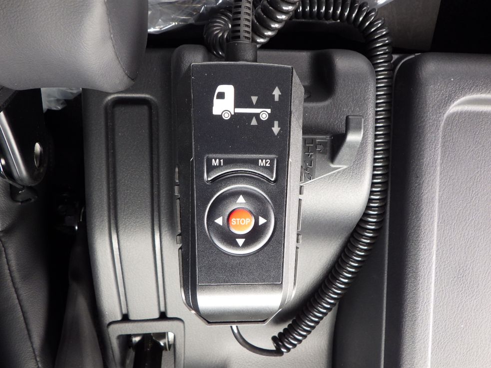 エアサスのコントローラーです。|三菱 ファイター 2KG-FK65F(2WD)の写真19