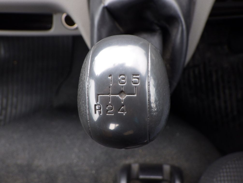 ＭＴ5速です。|三菱 キャンター TPG-FBA20の写真14