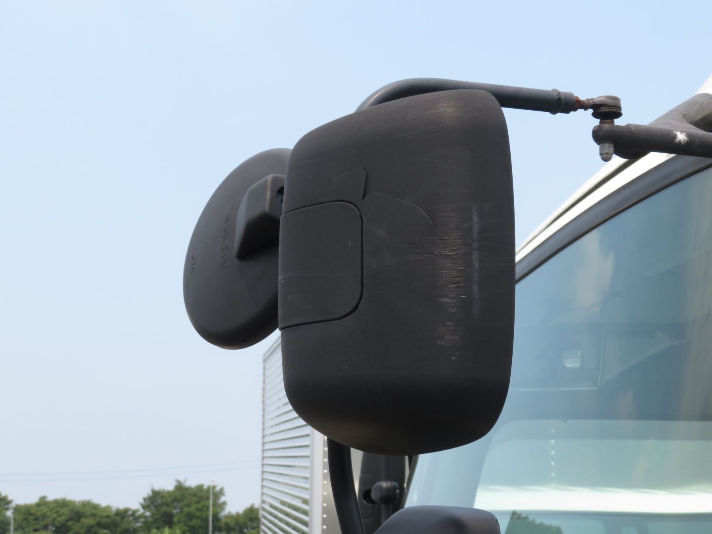 助手席側サイドミラーカバーに割れがあります。|日野 レンジャー TKG-FD9JLAG(2WD)の写真13
