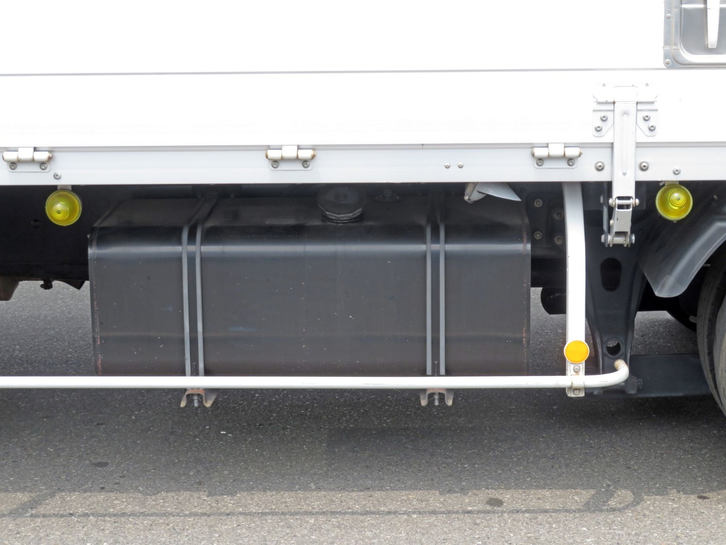 燃料タンクは200Lです。|日野 レンジャー TKG-FD9JLAG(2WD)の写真22