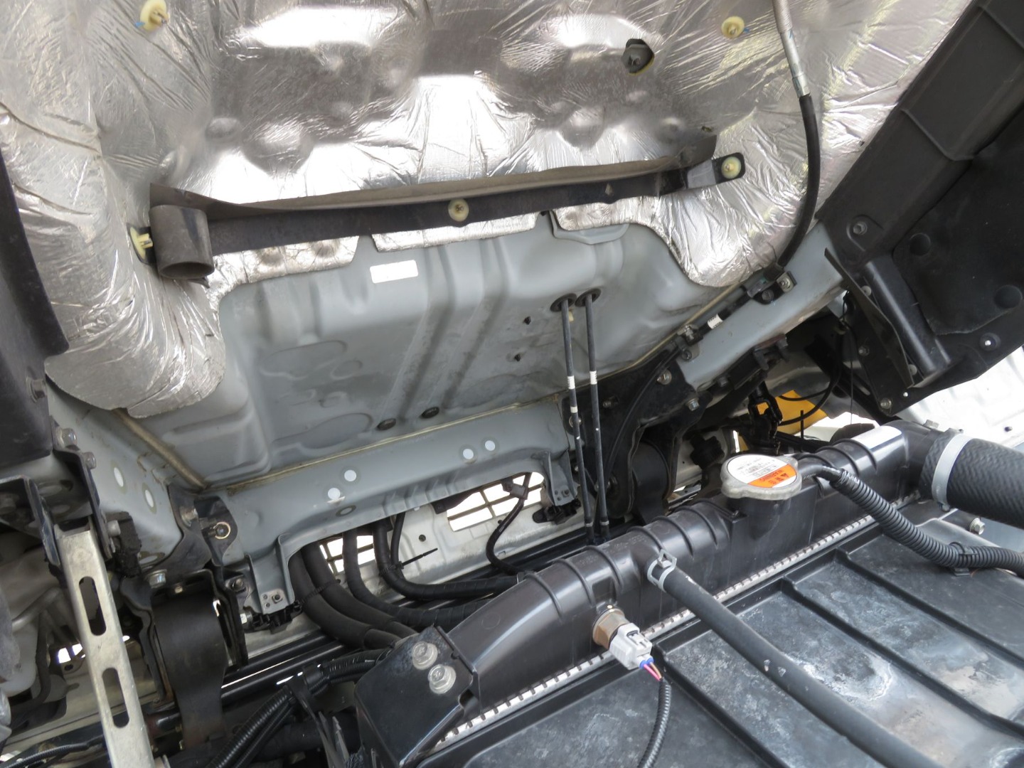 キャブ底面の状態です。|日野 レンジャー TKG-FD9JLAG(2WD)の写真41
