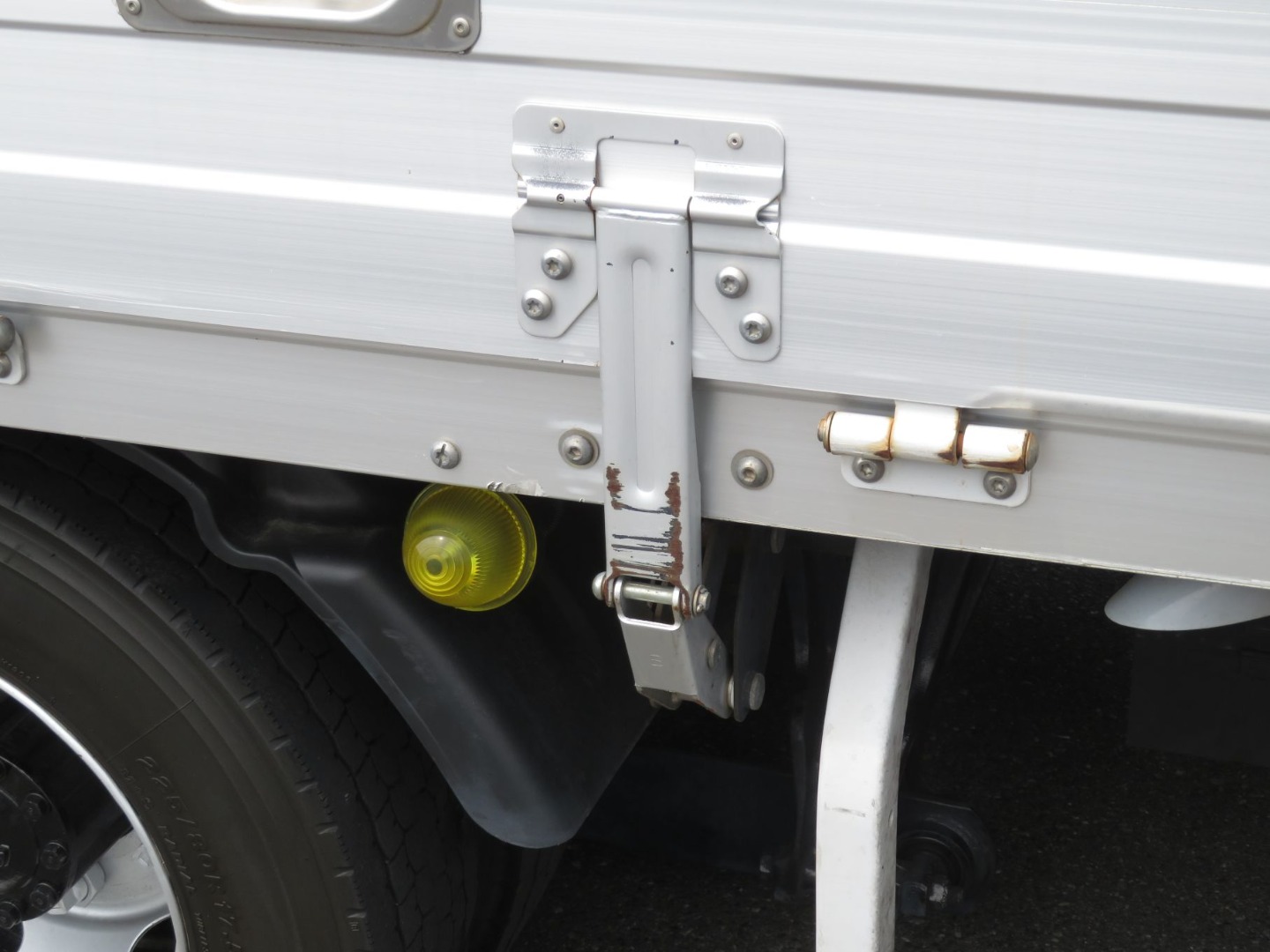 セイコーラックにスリキズがあります。|日野 レンジャー TKG-FD9JLAG(2WD)の写真45