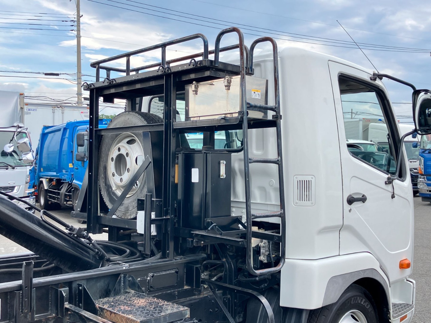 キャブバックステップの状態です。キズ・サビがあります|三菱 ファイター 2KG-FK71F(2WD)の写真7