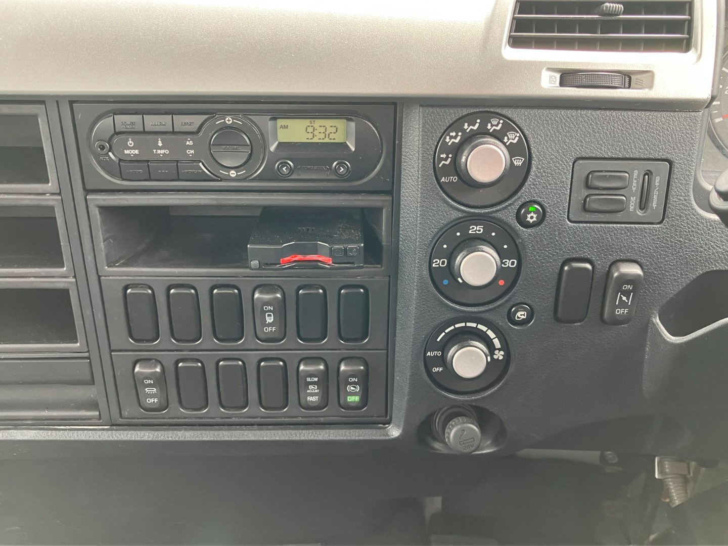 スイッチ類です。|三菱 ファイター 2KG-FK71F(2WD)の写真15