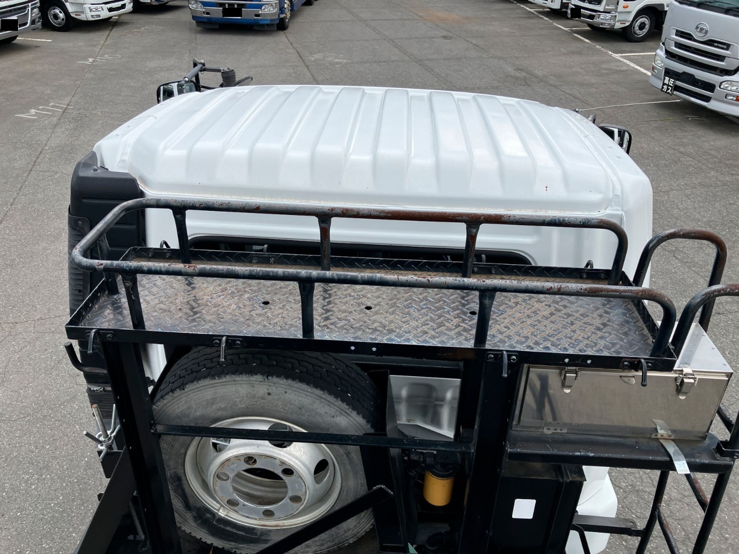 キャブバックステップ上部にサビがあります。|三菱 ファイター 2KG-FK71F(2WD)の写真29